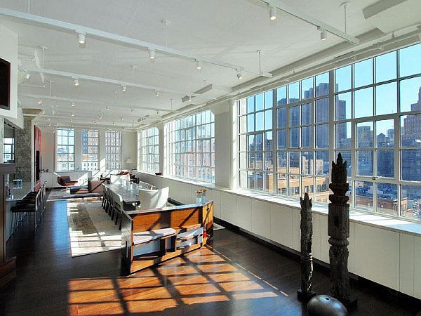 Nowojorski loft odpowiednio nasłoneczniony dzięki ścianie z okien! NAJS!